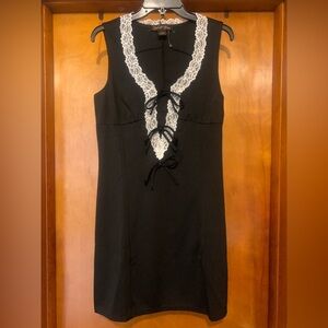 NWOT Coco and Shay Size M Black Lace and Bow Mini Dress